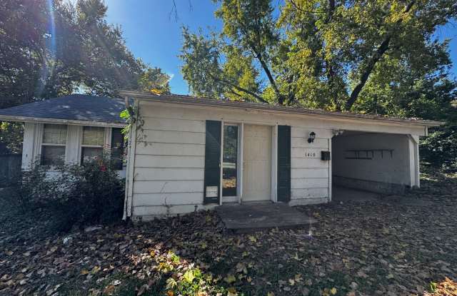 3 Bedroom House w/fenced in yard Gallery 1