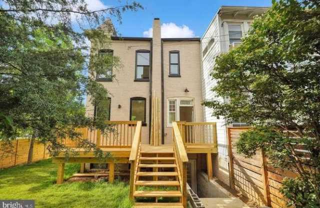 734 TAYLOR Street NW Gallery 3