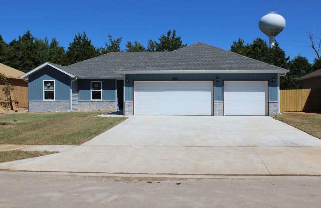 Great spacious home in Strafford - 407 East Rosalie Street, Strafford, MO 65757