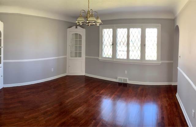 4819 Grantwood Drive Gallery 3