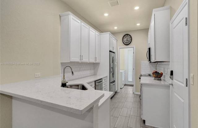 5182 Eucalyptus Drive 2, Hollywood, FL 33021 photos photos