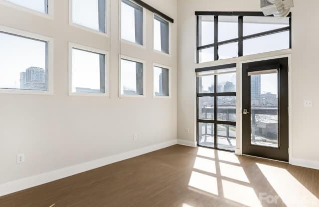 514 W 10th Street photos photos