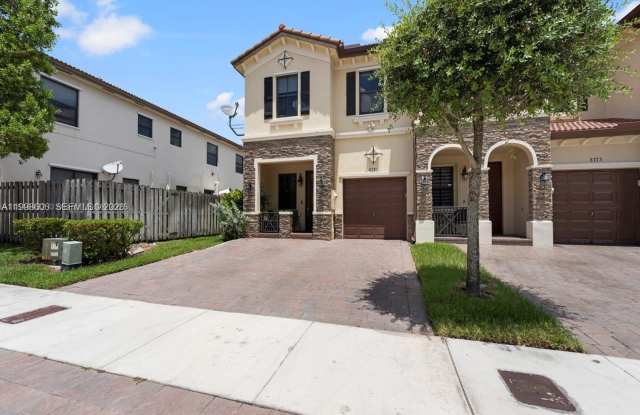 8781 NW 98th Ct photos photos
