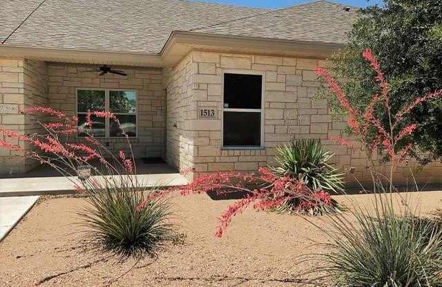 1513 Club Dr photos photos