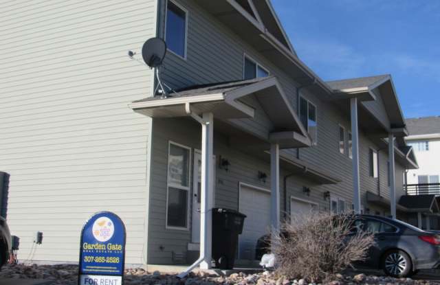 Eastside3 Bed 2.5 Bath Townhouse w/ Garage photos photos