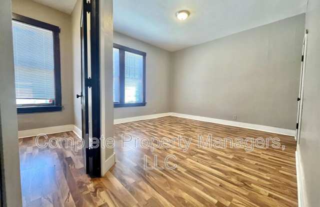 326 East Washington St - 6 photos photos