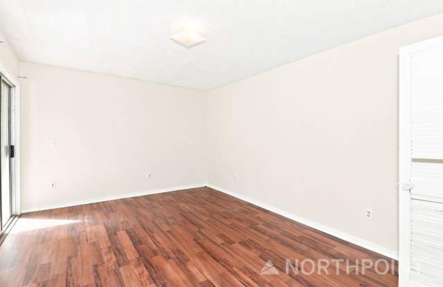 Charming 2BR 1BA Apartment w/ On-Site Parking near Downtown Columbia, SC Gallery 4