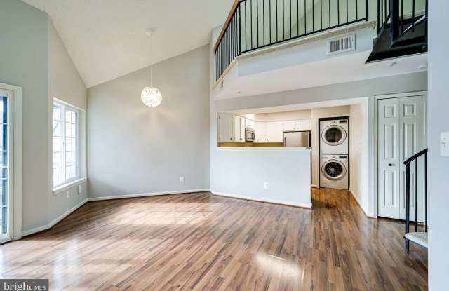 7012 IRWELL Lane Gallery 3