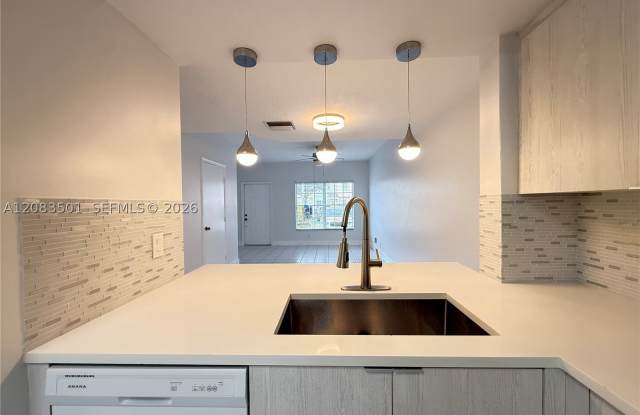 16736 Hemingway Dr Gallery 2