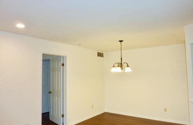 1605 Stoneridge Circle Gallery 4