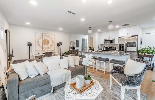 1813 Chinaberry Dr photos photos