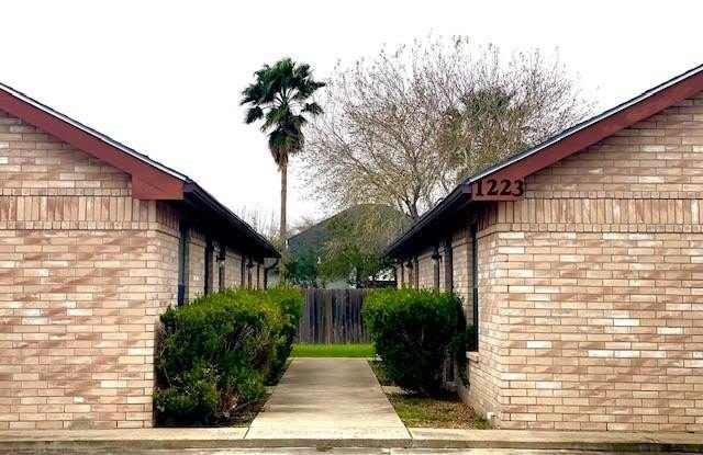 1223 W Carmen Avenue unit: 3 photos photos