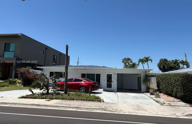 1531 NE 15th Ave photos photos