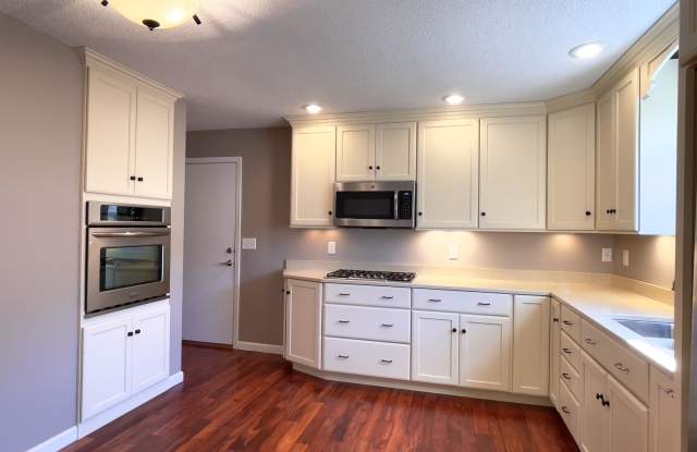 2425 Idlewild Drive Gallery 3