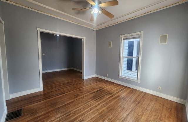 Hot Deal: This season, qualified applicants can receive 50% OFF the security deposit when signing a lease. Cozy up in your new home and take advantage of this offer! - 1520 South 18th Street, Terre Haute, IN 47803