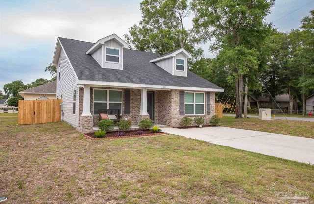 300 Seamarge Ln - 300 Seamarge Lane, Warrington, FL 32507