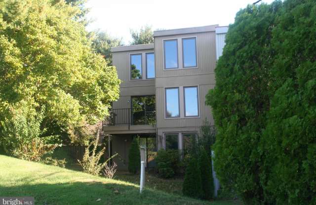 1806 N SHORE COURT - 1806 North Shore Court, Reston, VA 20190