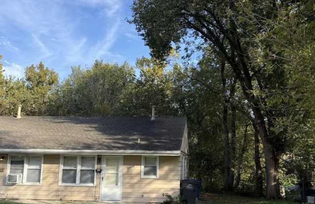 5915 Urbandale Avenue Gallery 1
