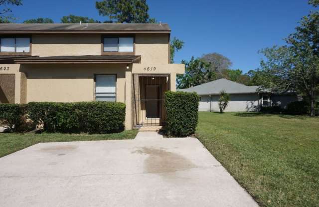 2 Bedroom 2 Bath Townhome Near NAS Jax - 5619 Pinebay Circle South, Jacksonville, FL 32244