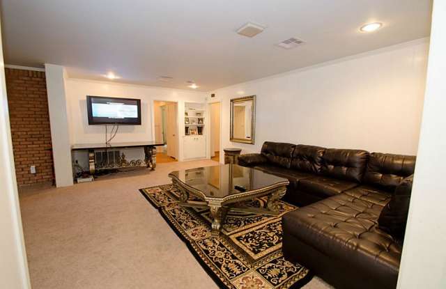 8002 Anadell Gallery 4