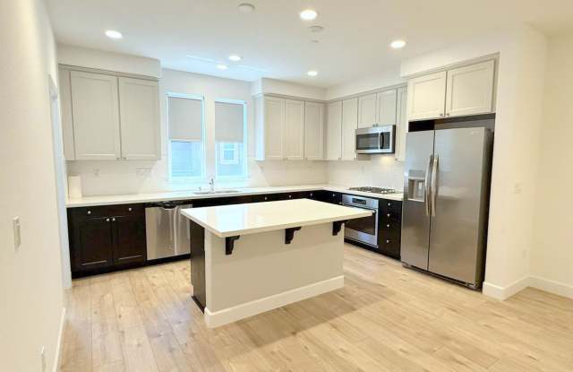 NEW PRICE ! Modern  Luxurious Ryan Terrace Townhouse ! Located Close To Shopping  Restaurants ! photos photos
