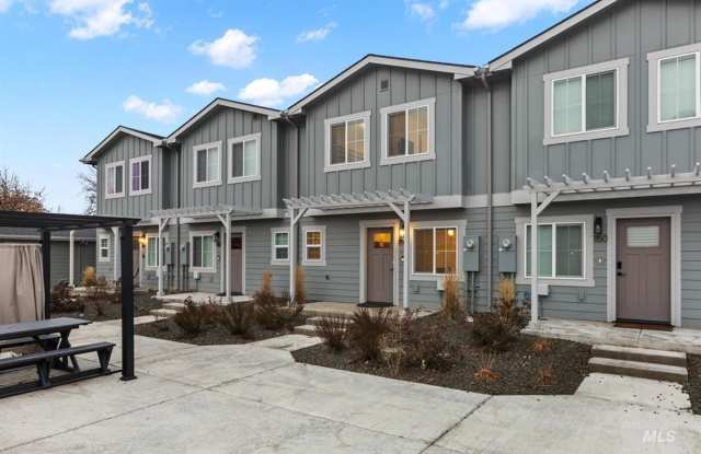 Immaculate Townhouse w/2-Car Garage photos photos