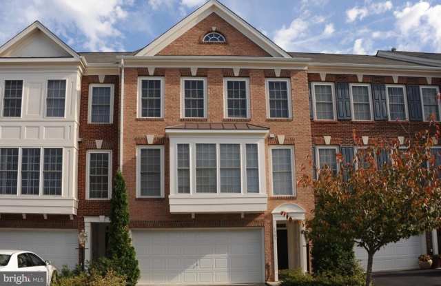 7585 GREY GOOSE WAY - 7585 Grey Goose Way, Hybla Valley, VA 22306