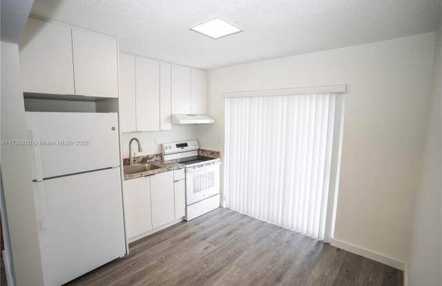 1043 NW 5th St - 1043 Northwest 5th Street, Miami, FL 33136