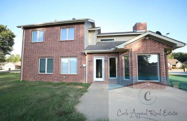 Beautiful 3 Bedroom Home with 2-Car Garage, Fireplace & Storm Shelter – Jonesboro! Gallery 3