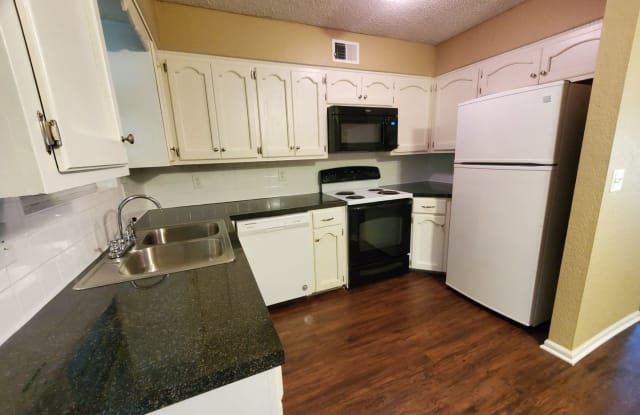 2348 S Crysler Ave - 2348 South Crysler Avenue, Independence, MO 64052