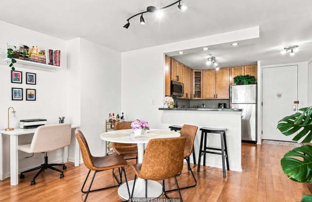 1660 N LaSalle Drive Gallery 4