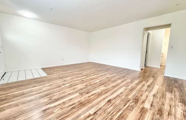 10632 Oak Street Gallery 3