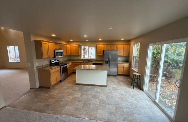 Large Kennydale/Renton Updated Home For Rent! Gallery 4