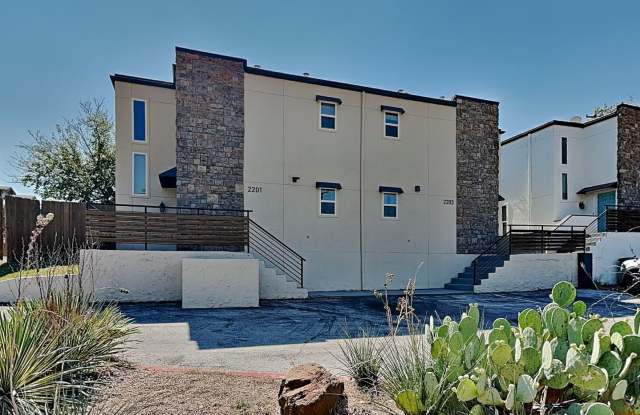 ***FREE MONTHS RENT WITH MOVE IN ON OR BEFORE 1-31-2026*** Move in now and take advantage of this limited-time offer! - 2201 Park Hill Drive, Fort Worth, TX 76110