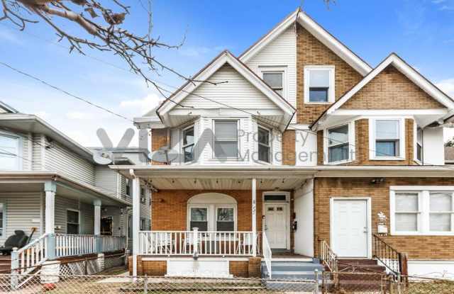 721 Hunter Street - 2 photos photos