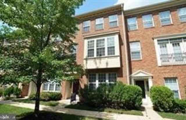 2303 HUNTINGTON ST Court photos photos