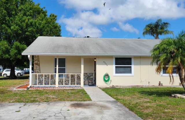 Annual unfurnished 2/2 beautifully renovated duplex only 4 miles from the beach! Gallery 1