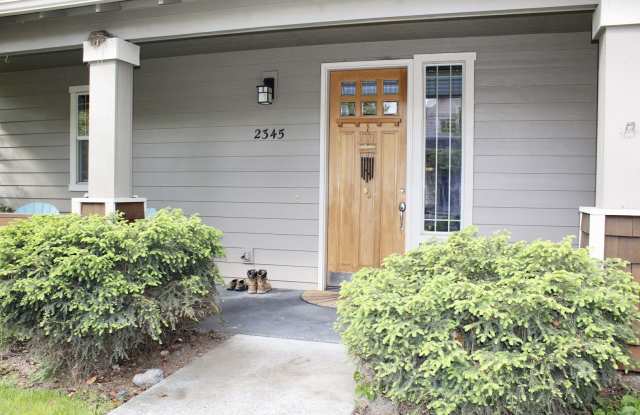 Gorgeous NW home with 3 primary suites 3.5 bathrooms and a fully fenced backyard! Gallery 3