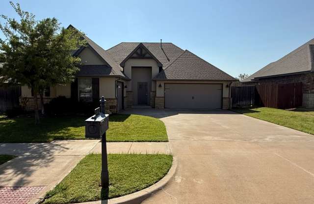 Fantastic 3 Bed 2 Bath with 3 Car Garage Gallery 1