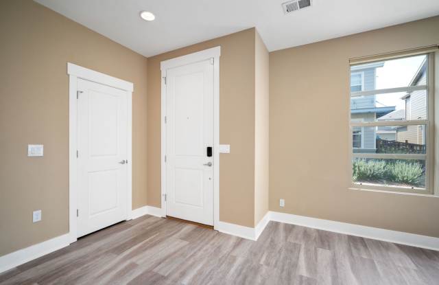 Modern 3BR Lakewood Townhome with 2-Car Garage Gallery 4