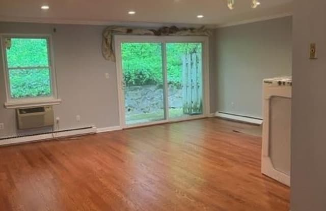 32 Weed Hill Avenue - 32 Weed Hill Avenue, Stamford, CT 06907