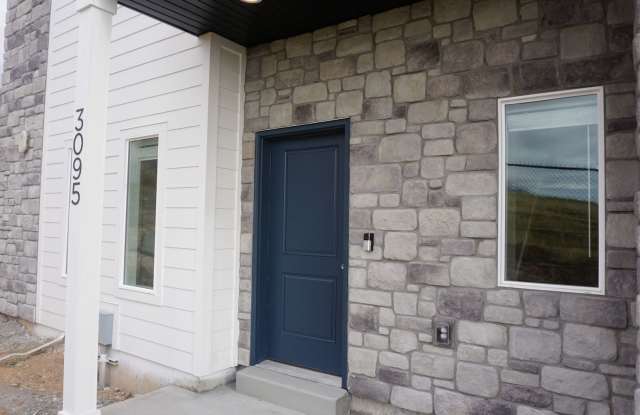 Layton Townhome 3 Bed 2.5 Bath photos photos