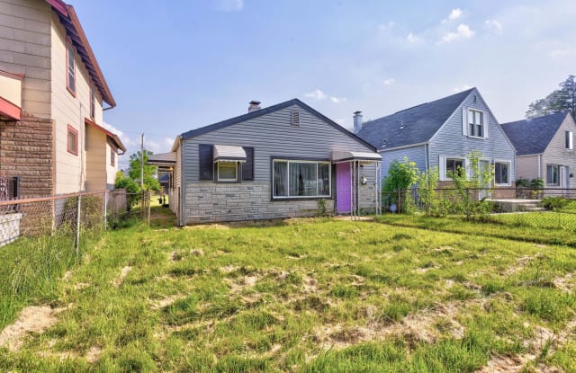 915 E 13th Avenue - 915 Thirteenth Avenue, Columbus, OH 43211