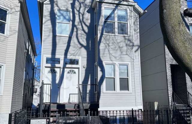 1819 N Washtenaw Ave photos photos