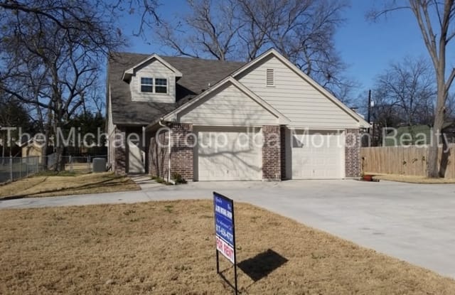 128 Del Rio Avenue - 128 Del Rio Ave, Benbrook, TX 76126