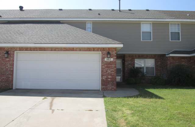 (3) Bedroom/(2.5) Bath Two-Story Townhome West Norman Avail NOW! Gallery 3