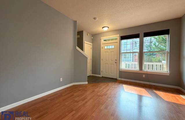 Bright 2-Bed, 2.5-Bath Beaverton Townhouse with Attached Garage & AC Gallery 3