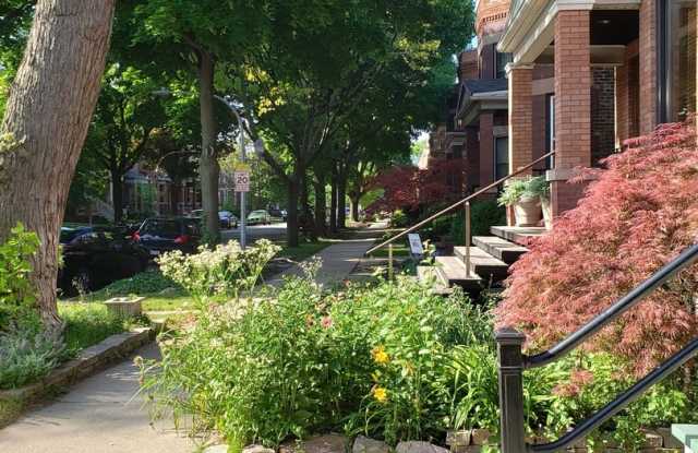 3615 North Oakley Avenue Gallery 3