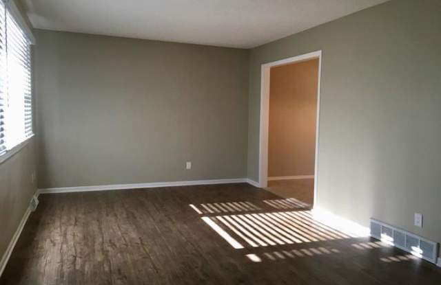 300 Holiday Drive Gallery 3