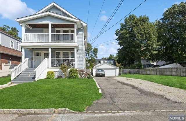 282 Manhattan Terrace - 282 Manhattan Terrace, Dumont, NJ 07628